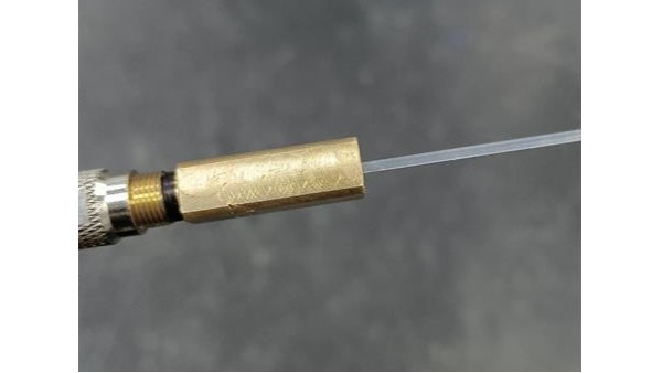 金属粘光纤低折射率uv胶应用案例